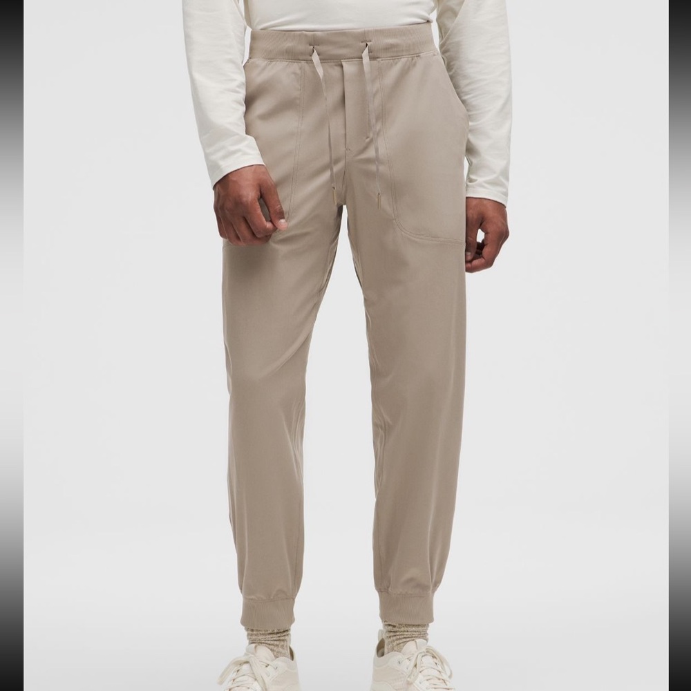 lululemon athletica tan Joggers size small tall